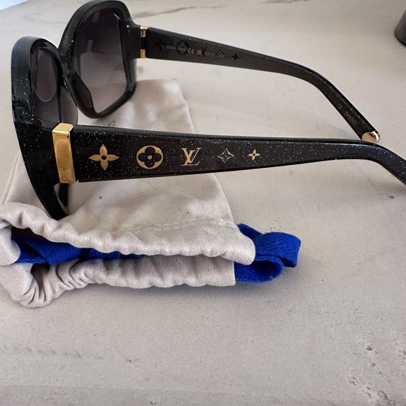Louis Vuitton monogramed sunglasses - Picture 1 of 5